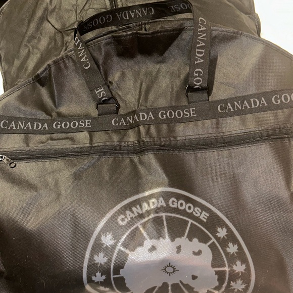 Canada Goose Crofton vest with garment bag - Picture 4 of 4